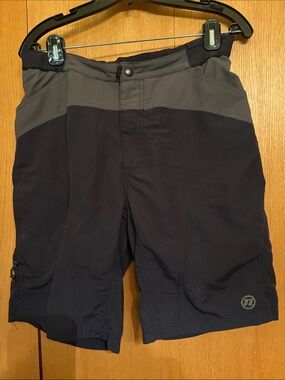 Novara Shorts Men’s MEDIUM Black Gray Lined Cycling Mountain Bike Padded VGUC